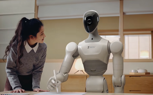 "Autonomous Driving Professionals" Crowd the Embodied Robot Table