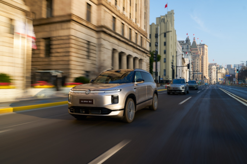 Volkswagen, SAIC Volkswagen ID. ERA 9X Officially Launched: Limited-Time Price Starts from 299,800 Yuan, First to Feature Momenta R7 Reinforcement Learning World Model