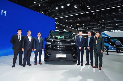 Robotaxi, Robotaxi Competition Heats Up with Push into Right-Hand-Drive Markets
