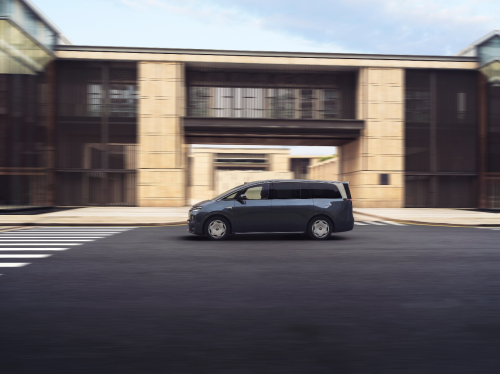 Buy an 'Electric Alphard' for 300,000? Another Brand Redefines the MPV