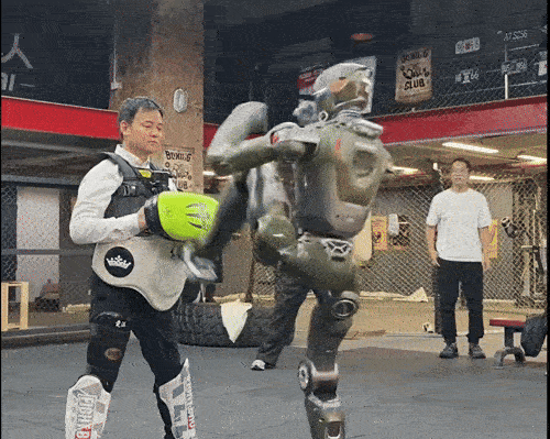 The "Schism" in Humanoid Robotics: Hype Goes Viral, But Practical Application Has "Short Legs"
