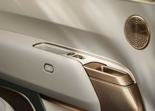 Li Auto Executive Explains Door Handle Design: Emergency Escape Takes Priority