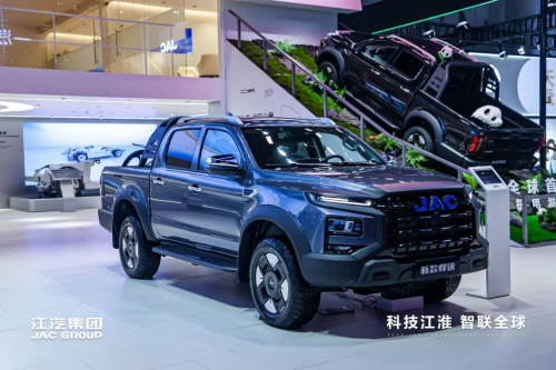 JAC Group Showcases Two MAEXTRO Flagships at Chengdu Auto Show