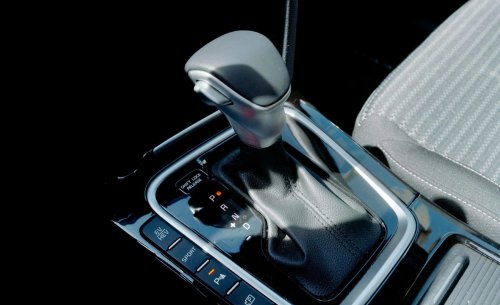 Pocos conductores saben responder a esta pregunta: ¿qué significa la letra L en la palanca de un cambio automático?