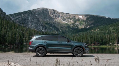 The Three-Row Hybrid SUV That Doesn’t Sacrifice Fuel Efficiency