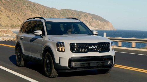 2025 Chevrolet Traverse vs. the Competition: Three-Row Titans Face Off