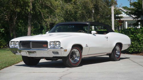 10 Classic American Muscle Cars That Still Dominate Auctions
