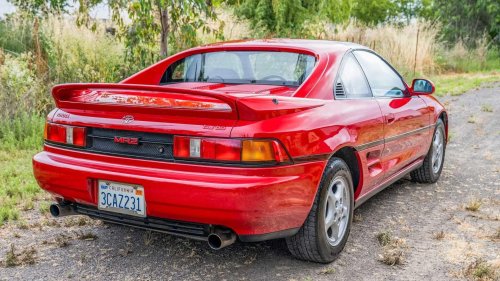 The World's Cheapest Mid-Engined Turbocharged Car Everyone Should Drive