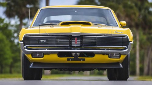 10 Incredibly Useful Classic Car Features We Want Back In Modern Cars