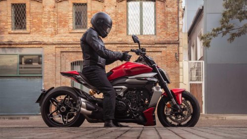 The power cruiser that feels fast, balanced, and surprisingly comfortable