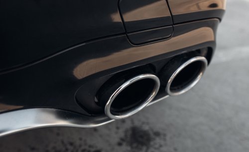 Coches con escape ruidoso: un estudio revela qué dice esto de la personalidad de los conductores