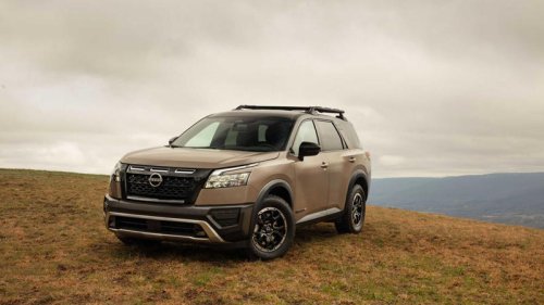 2025 Chevrolet Traverse vs. the Competition: Three-Row Titans Face Off