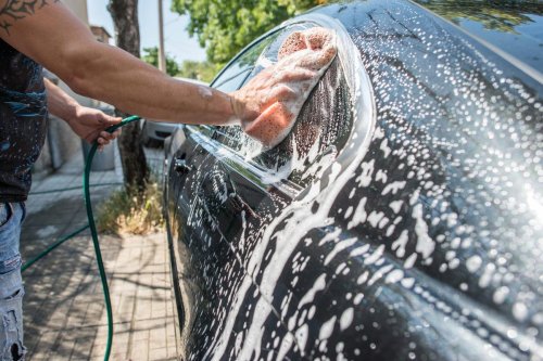 Las 8 mejores ceras de coche para dar brillo y protegerlo de arañazos
