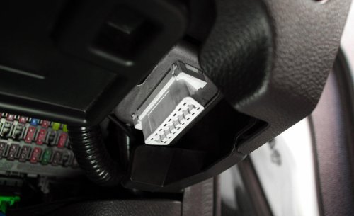 ¿Cómo hablar con un mecánico para parecer un experto en coches y evitar un timo?: se lo preguntemos a la IA y sus recomendaciones son oro