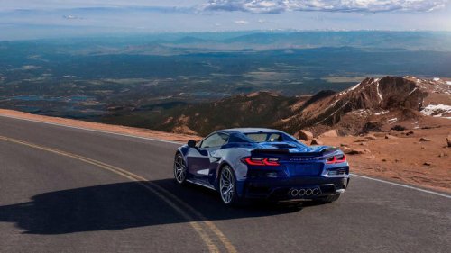 These 10 Upgrades Make The 2025 C8 Corvette Worth Every Dollar