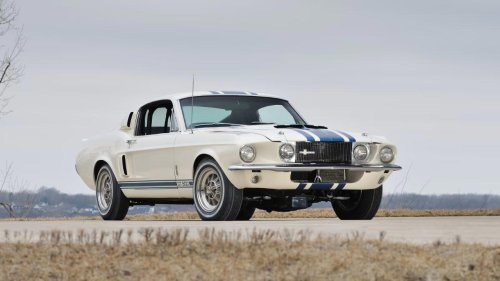 15 American Muscle Cars That Still Turn Heads