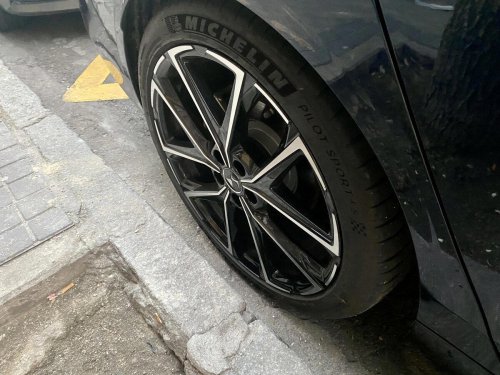 ¿Te da pánico rayar tus preciosas llantas? Con este truco lo vas a poder evitar