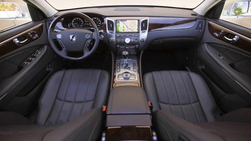 The V8 Hyundai Equus luxury sedan thought it could play with the Mercedes S-Class