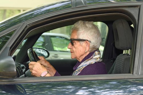 Conductores de más de 65 años: más de 800.000 renovaciones al año y el código 05 en el carnet