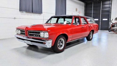 Pontiac, Pontiac built the world's first muscle wagon