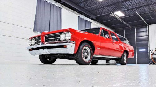 Pontiac built the world's first muscle wagon