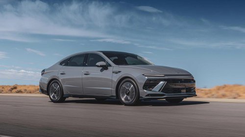 The hybrid sedan with the highest driving range in 2026