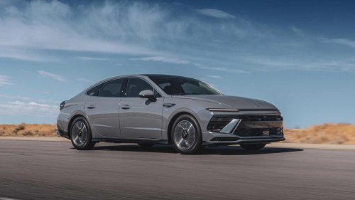The hybrid sedan with the highest driving range in 2026