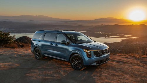 The Kia Carnival is the minivan that SUV buyers secretly want