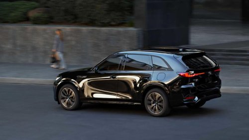 Mazda CX-70 vs BMW X5: Japanese SUV with inline-six engine