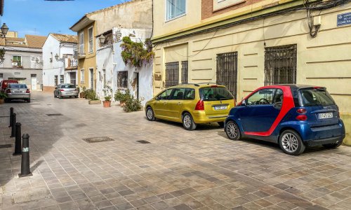 ¿Cuánto tiempo puede estar un coche aparcado en el mismo sitio antes de que consideren que ha sido abandonado?