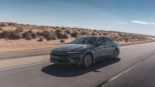 The hybrid sedan with the highest driving range in 2026