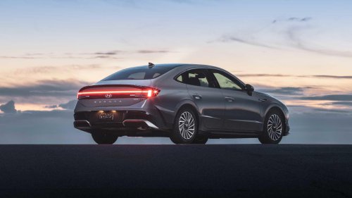The hybrid sedan with the highest driving range in 2026