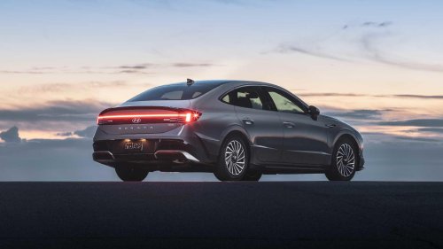 The hybrid sedan with the highest driving range in 2026
