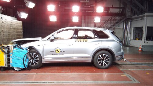 ¿Son seguros los coches chinos? Le preguntamos a la inteligencia artificial y su respuesta es para enmarcar