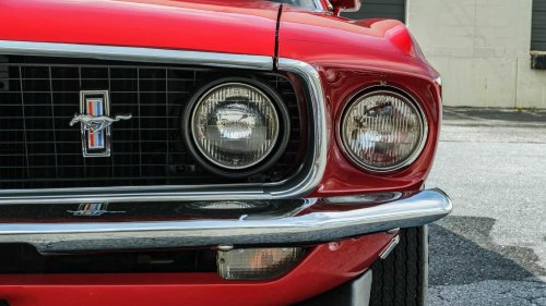 Ford, Ford Boss 429: The NASCAR engine that became a street legend