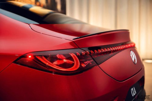 まるで小さな“Sクラス”!? メルセデス・ベンツのコンパクト4ドアクーペ新型「CLA」 の実力とは 気になる日本導入のタイミングは？