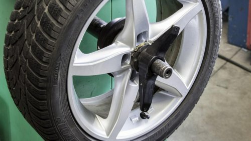10 Things That Cause Flat Tires &amp; 10 Tips On What To Do If You Get One