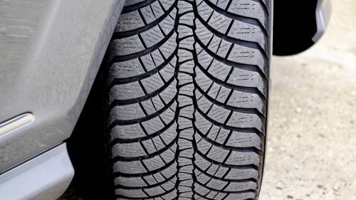 10 Things That Cause Flat Tires &amp; 10 Tips On What To Do If You Get One