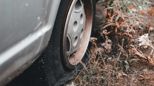 10 Things That Cause Flat Tires &amp; 10 Tips On What To Do If You Get One