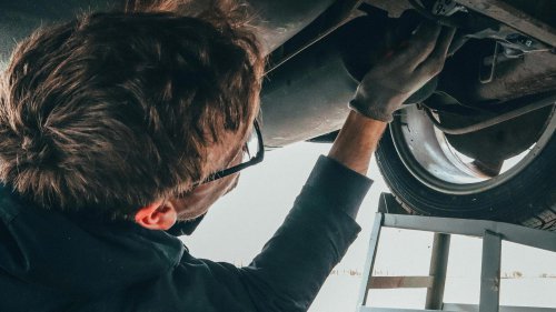 10 Things That Cause Flat Tires &amp; 10 Tips On What To Do If You Get One