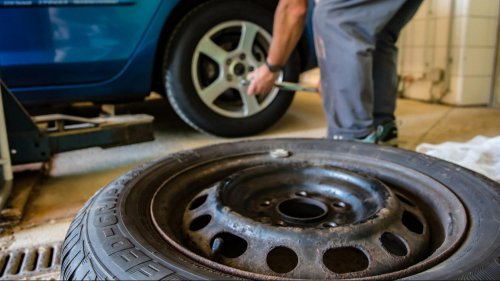 10 Things That Cause Flat Tires &amp; 10 Tips On What To Do If You Get One