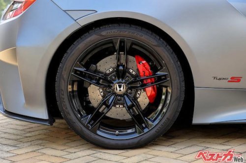 タイヤはなぜ黒いのか？ 赤や白のカラフルなタイヤがあってもいいんじゃないの？