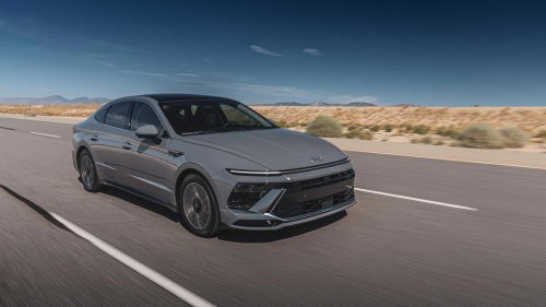 The hybrid sedan with the highest driving range in 2026