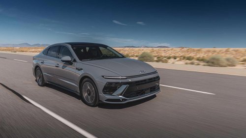 The hybrid sedan with the highest driving range in 2026