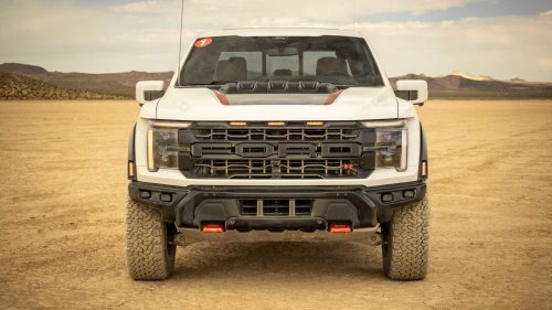 10 cars powered by the V8 engine that has won the most awards
