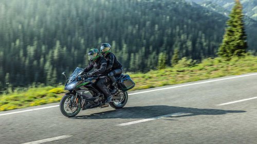 10 motorcycles that stay smooth at highway speeds