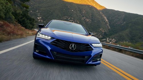 The Japanese luxury sedan more sporty than a BMW 5 Series
