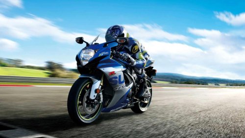 The Japanese sports bike that makes liter bikes feel excessive