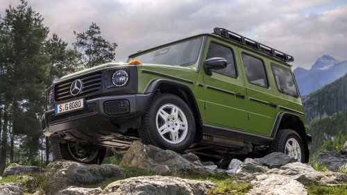 Only 2 SUVs left with a manual transmission in 2026