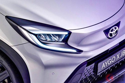 トヨタ新「コンパクトSUV」発表！ 全長3.7mの「最も小さい“SUV”」！ MT設定あり＆斬新デザイン採用の「アイゴX」にパープルな「JBLモデル」西国で登場